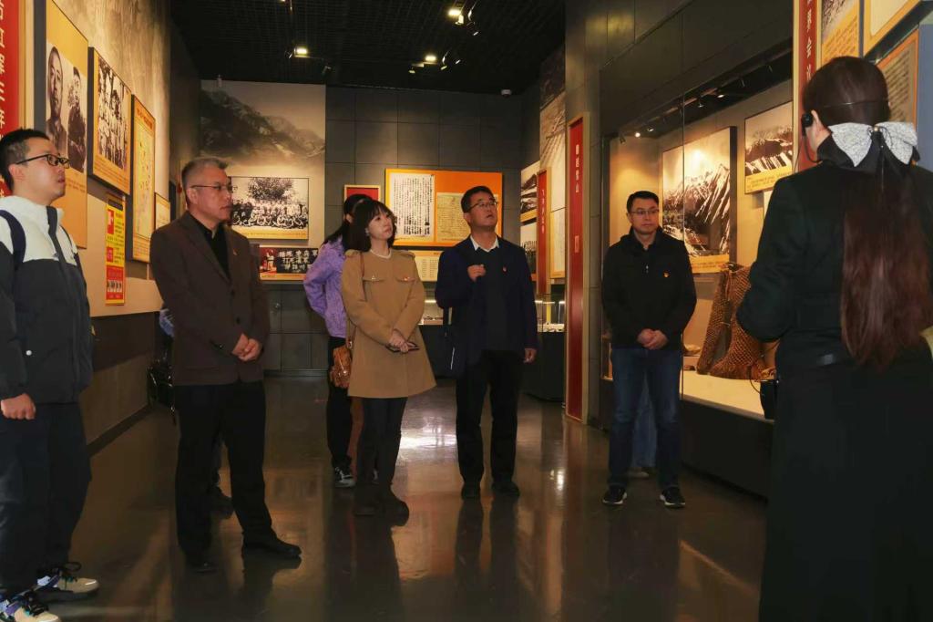 传媒学院教师党支部赴会宁开展红色研学活动