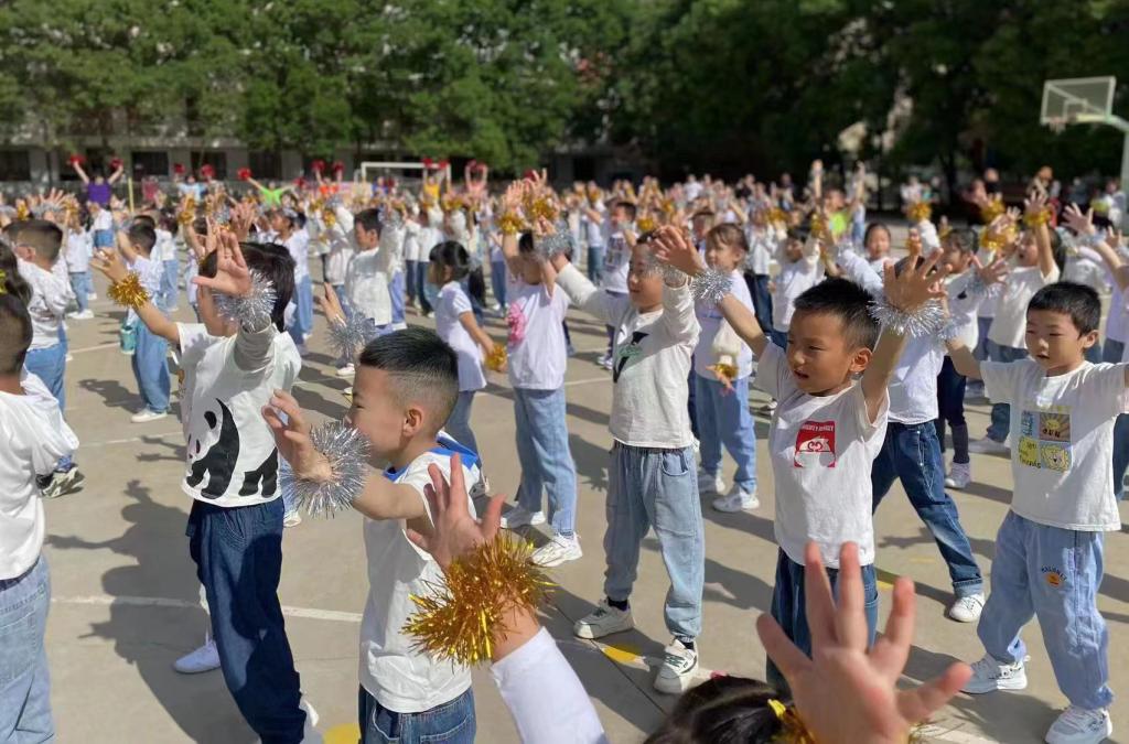 大手牵小手 大家同欢乐——兰州城市学院实验幼儿园举办庆祝“六一”亲子活动