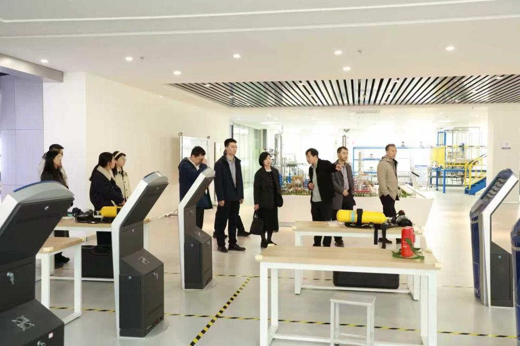 实验室与设备管理中心赴兰州新区职教园区服务保障中心调研