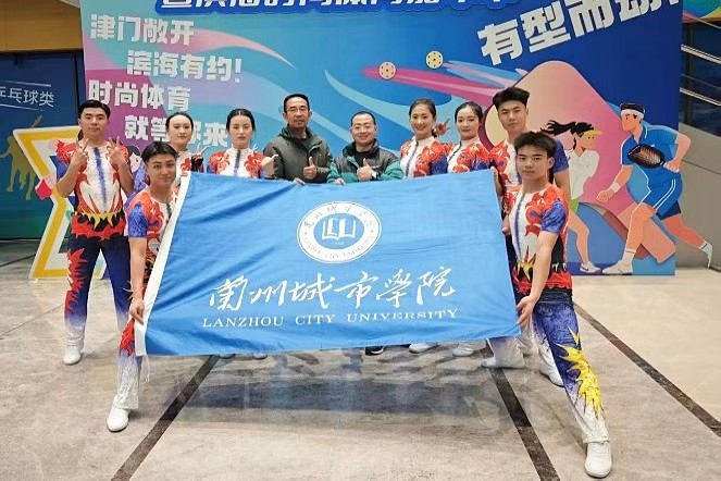 学校健美操代表队荣获2025年全国时尚体育嘉年华集体操（舞）有氧舞蹈自编操冠军