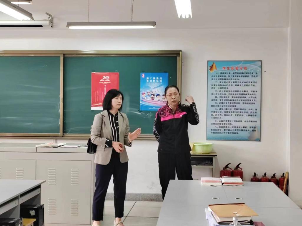曹洁一行到信息工程学院检查指导师范专业认证工作